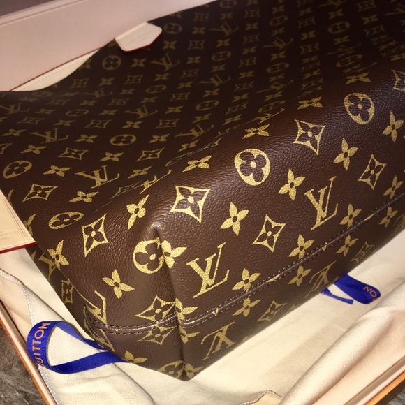 SOLD! Authentic New Louis Vuitton Graceful MM. - Picture 4 of 6